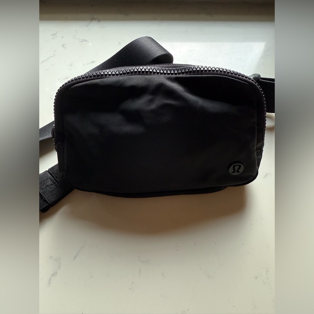 Lululemon Belt Bag 1L With Long Strap - Picture 2 of 7